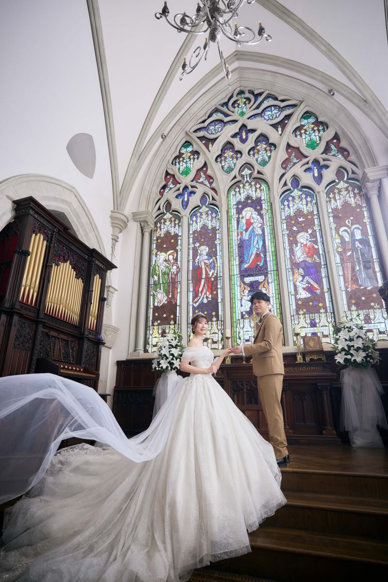 愛の誓いを交わす挙式さながらの瞬間を