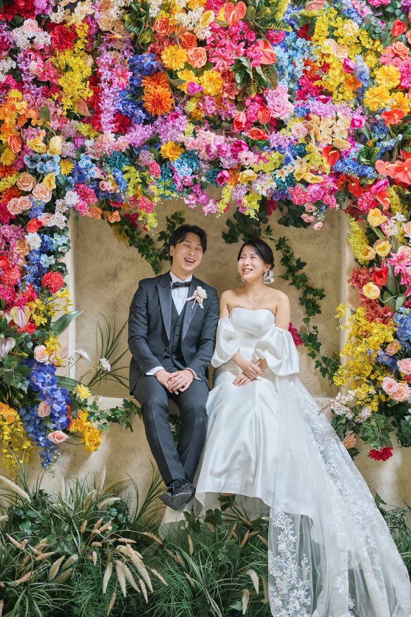 色とりどりの花々に包まれて