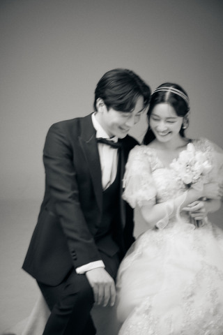 Studio Merlin_【スタジオ内：ドレス撮影】自然光と多くの背景が魅力的