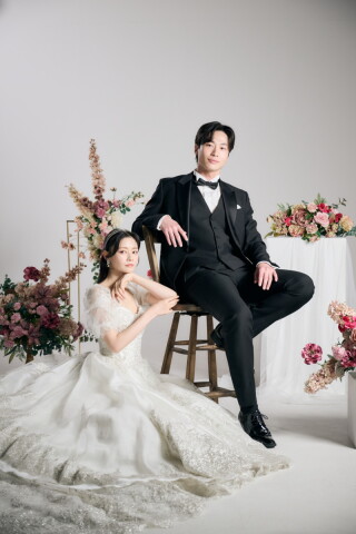 Studio Merlin_【スタジオ内：ドレス撮影】自然光と多くの背景が魅力的