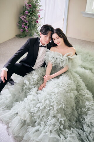 Studio Merlin_【スタジオ内：ドレス撮影】自然光と多くの背景が魅力的