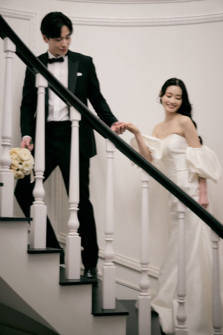 Studio Merlin_【スタジオ内：ドレス撮影】自然光と多くの背景が魅力的