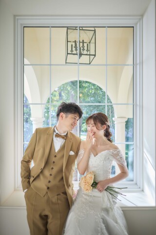 ナチュラルな撮影スタイルで、自然な空気感の中、おふたりらしい表情や仕草を丁寧に残します。楽しい雰囲気の中で過ごす時間そのものを大切に撮影します。