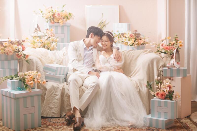 【26年1月末迄の撮影限定】韓国レタッチ付※洋装2点ヘアメイク/データ70カット＆アルバム10P・スタジオ･チャペル撮影付