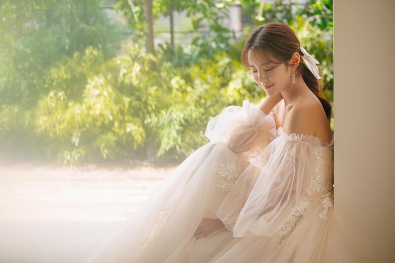 【26年1月末迄の撮影限定】韓流レタッチ付※洋装5点ヘアメイク・データ200カット＆アルバム30P・スタジオ･チャペル撮影