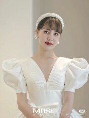 バルーン袖付き胸元プリーツドレス