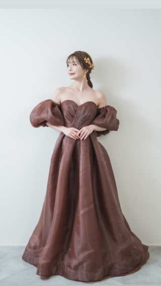 オフショルブラウンドレス