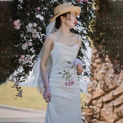 シンプルドレス: 滑らかキャミソールドレス