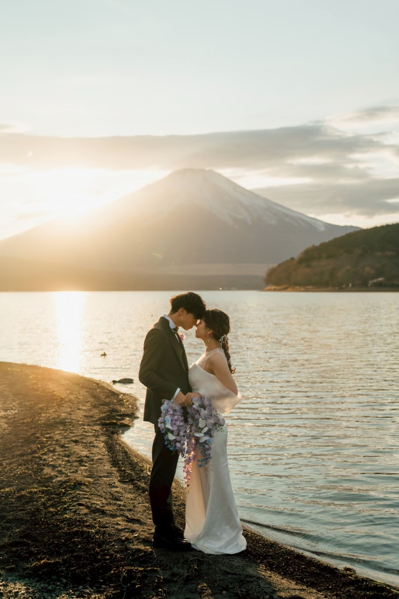 夕暮れと富士とともに残すウェディング