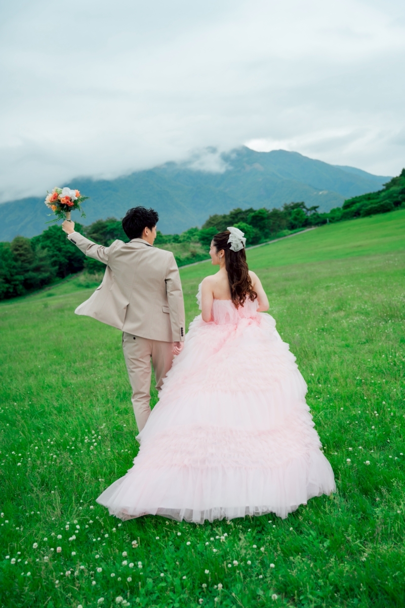 まずは爽やかな朝霧の草原から撮影スタート