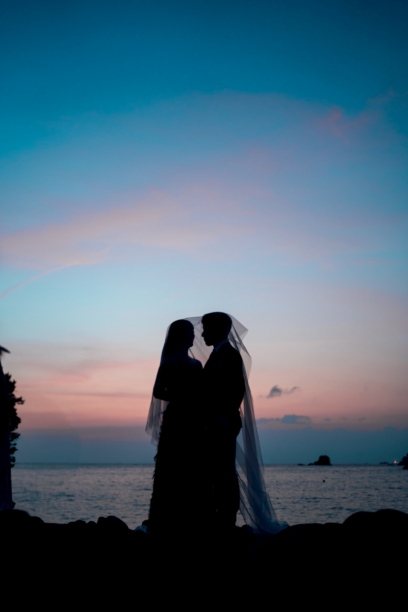夕暮れとヴェールと海で