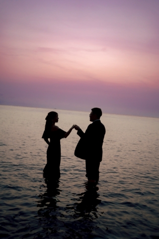 海と夕映えのロケーションフォトウェディング