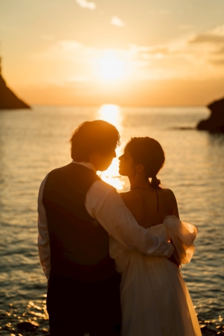 秋に夕暮れとともに