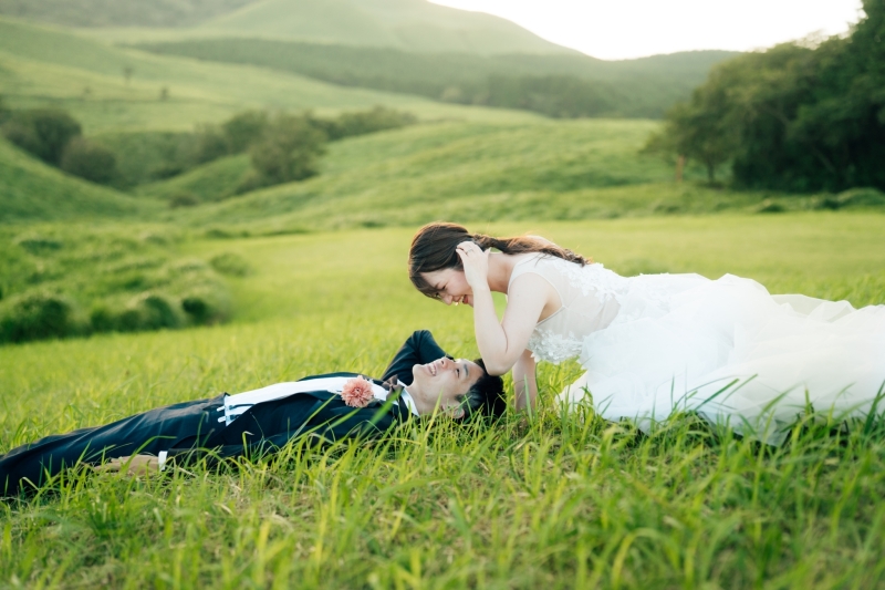 【写真も動画もドレス・タキシード付き】伊豆半島ムービー&フォトプラン♢ドレス・ヘアメイクアテンド・ブーケ付き/データ150カット