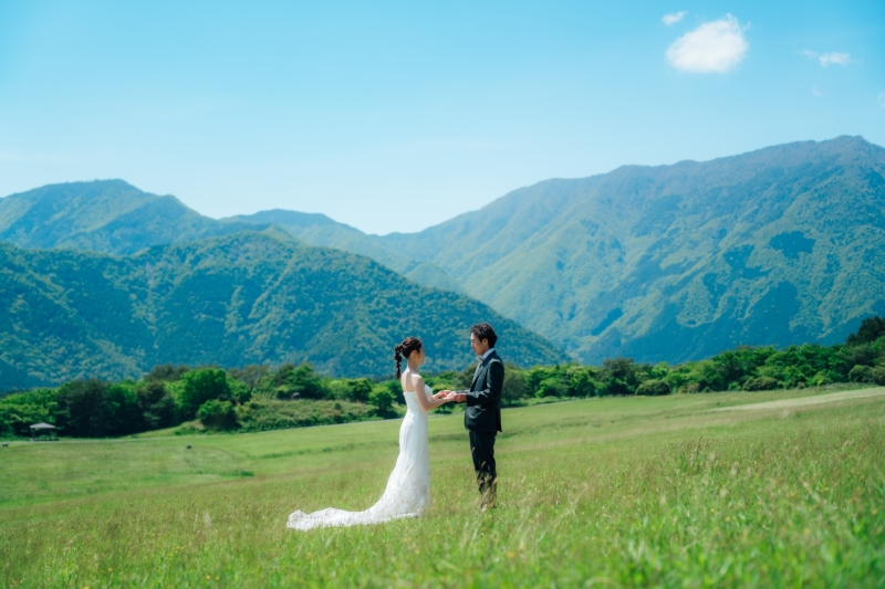 【写真も動画もドレス付きで】富士山周辺でムービー&フォトプラン♢ドレス・ヘアメイクアテンド・ブーケ付き/データ150カット