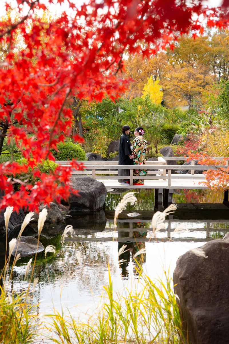 色鮮やかに木々が色めく、美しいロケーション