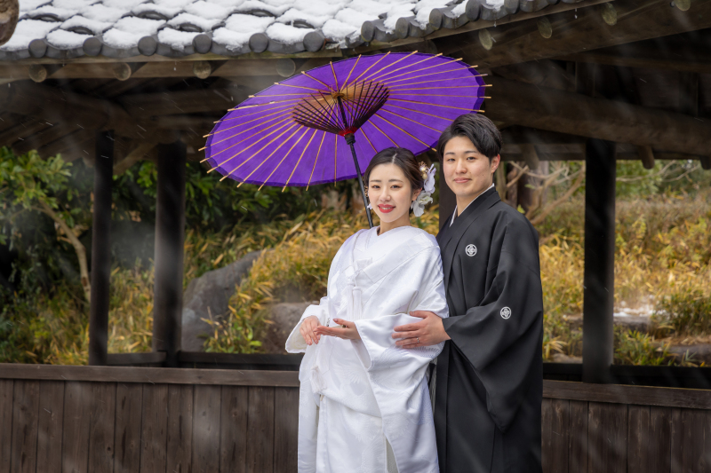 風情を感じさせる、和装と雪の組み合わせ