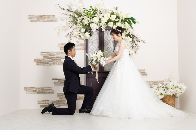 ウェディング・カラードレスどちらも着られる♪アルバム付きスタジオプラン*さらに選べる豪華約3万円相当特典付き!