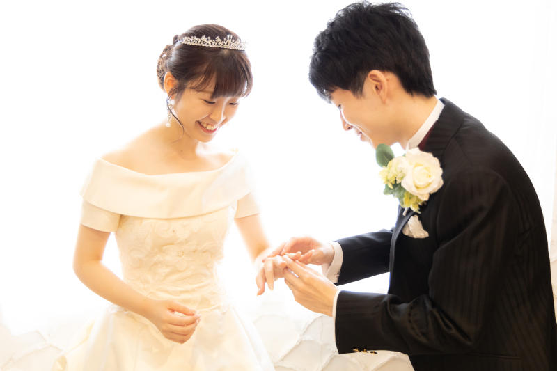 ＼年内納品確約／【12月1〜15日までの撮影の方】特急仕上げ無料！洋装＊データ50カット｜年末年始のご結婚のご報告に♪