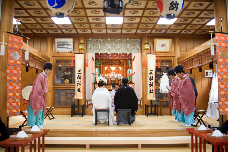 写真はたっぷり残したい!和装で神前式が執り行える【衣装も付いた挙式フルプラン】挙式スナップ〜集合写真+さらにスタジオ撮影も♪