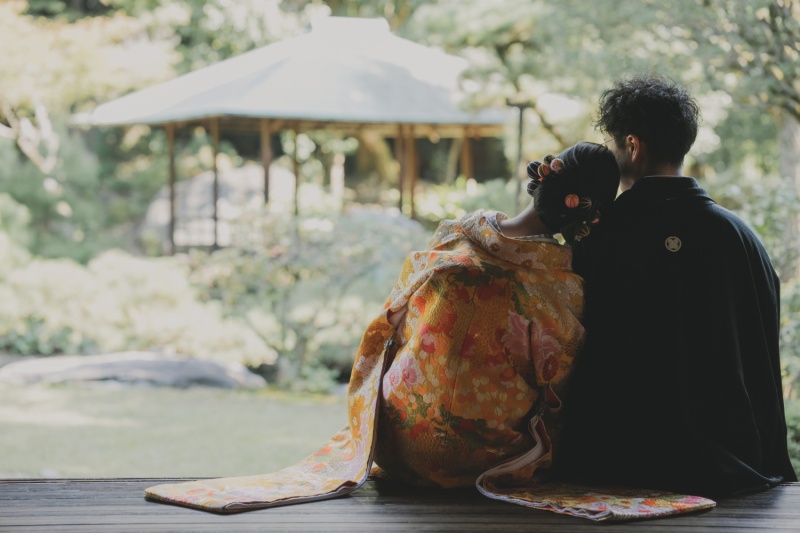 縁側で自然な姿を