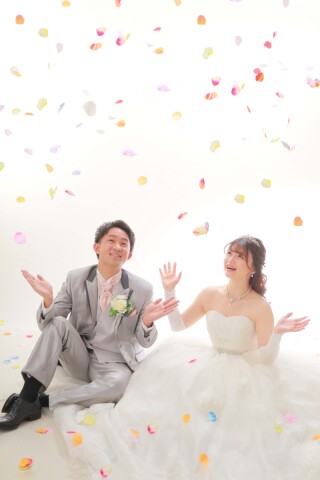 洋装1着ライトプラン　ウエディングドレス・カラードレスどの衣装を選んでも追加料金はかかりません