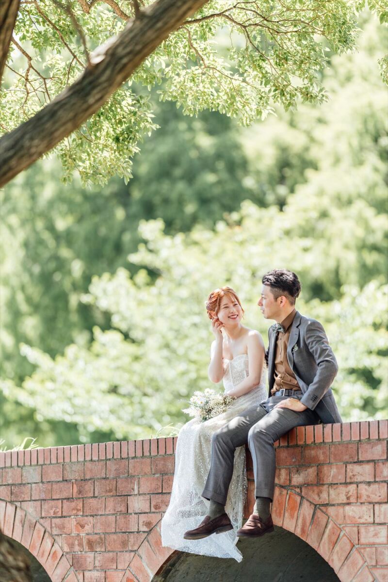 レンガ造りの橋とともに