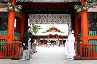 最も輝く瞬間を見極め、その場の空気感までも写真に閉じ込めることで、見る人に深い感動を与えます。