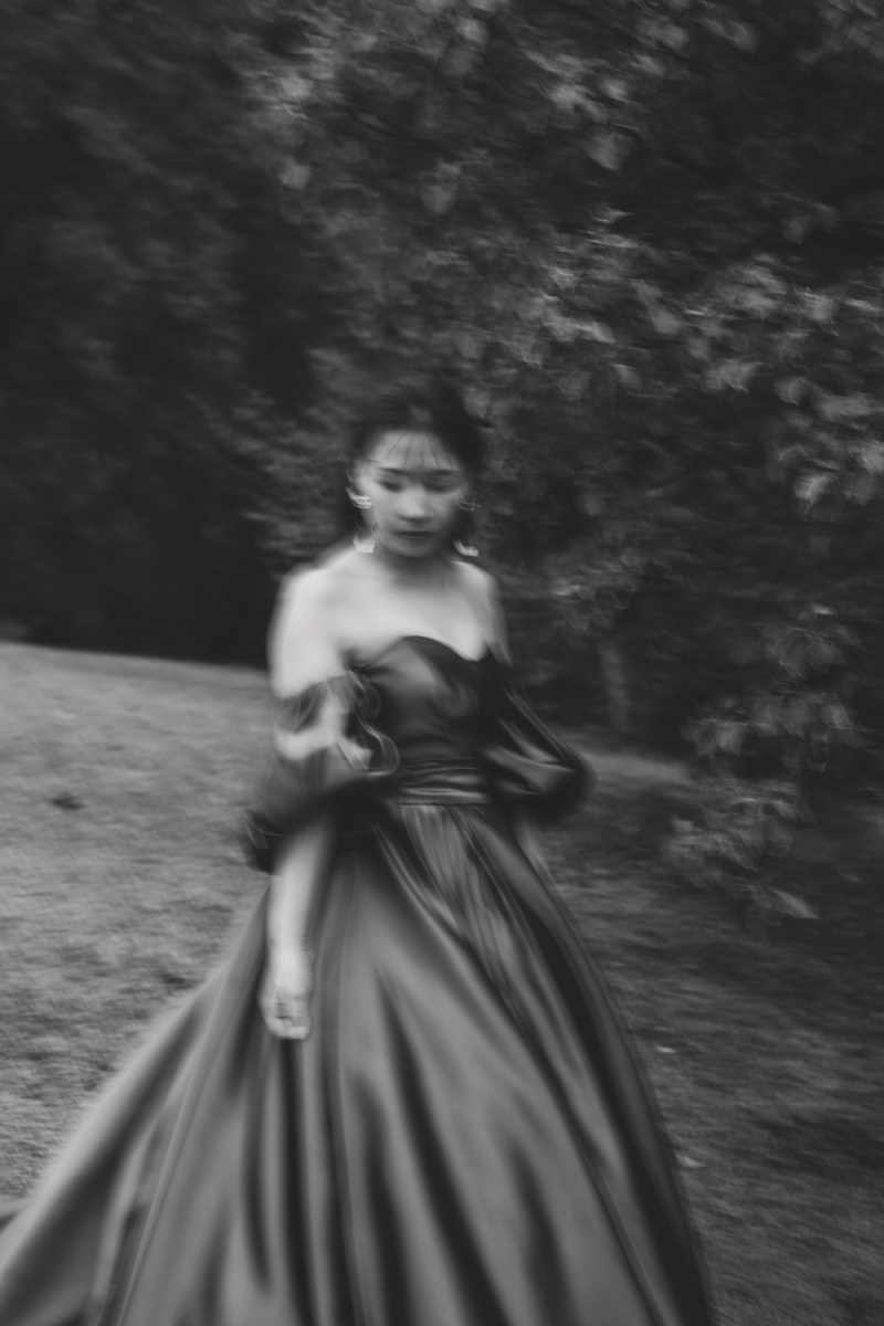 モノクロにもっ