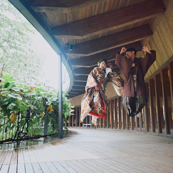 ふたりらしくアクティブな姿も映して