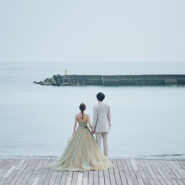 後ろ姿もとっても素敵な1枚に