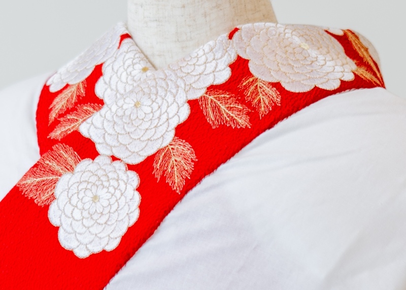 刺繍襟　（赤）