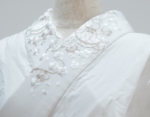 刺繍襟　（白・菊）
