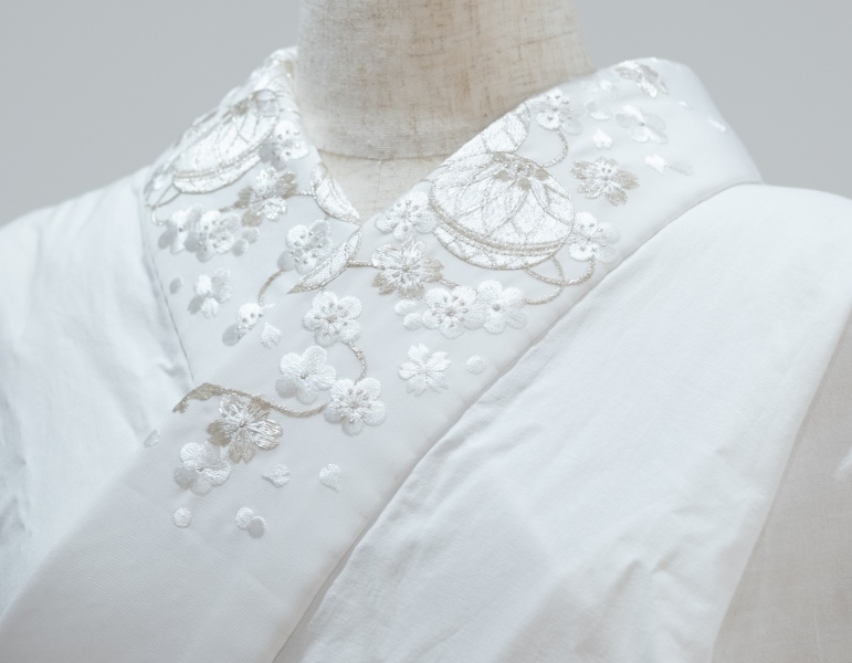 刺繍襟　（白・菊）
