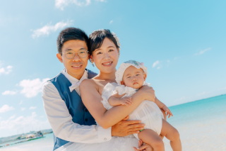 コロナを乗り越え、家族で叶えた夢。沖縄の海に包まれる幸せな再会フォト♡