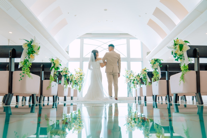 光あふれるバージンロードを歩いて♪