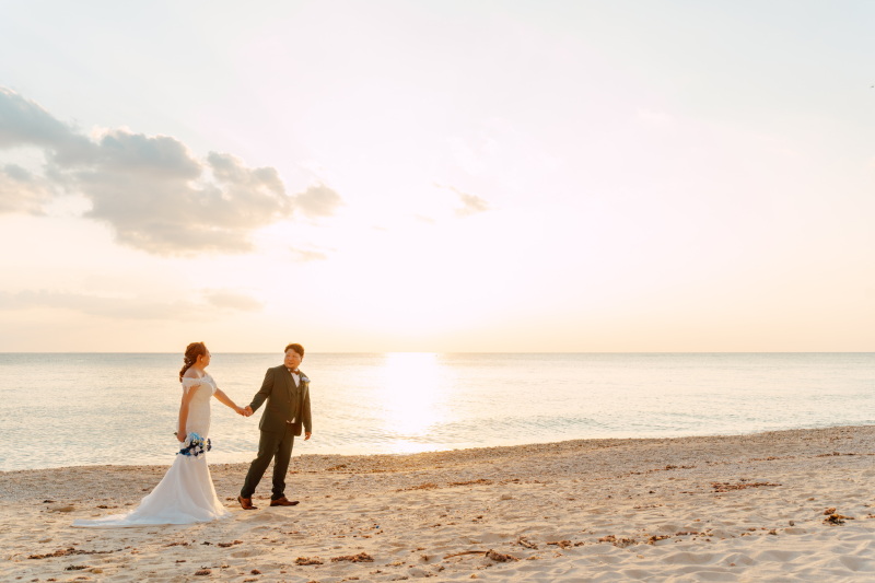 波打ち際を歩く、家族の温かな足跡⭐︎