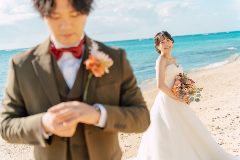 潮風に揺れる、花嫁様の可憐なシルエット♡