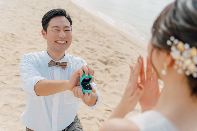 心震える瞬間♡砂浜でのサプライズプロポーズ