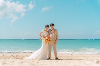 どこまでも続く青い海！お二人の弾ける笑顔が主役のビーチフォト⭐︎