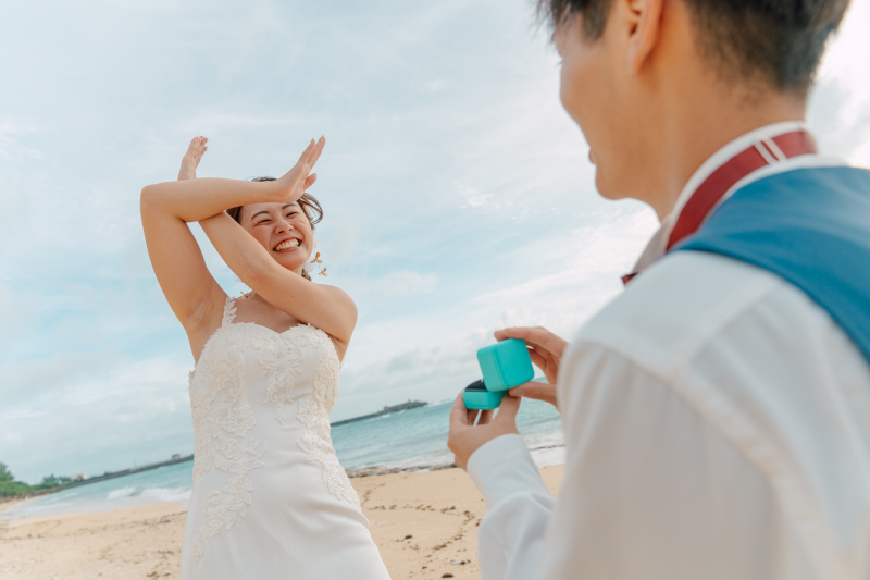 おちゃめな花嫁様！笑顔でとびきりの「バツ」!?