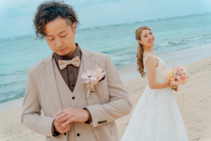 遠くで見守る、愛らしい笑顔