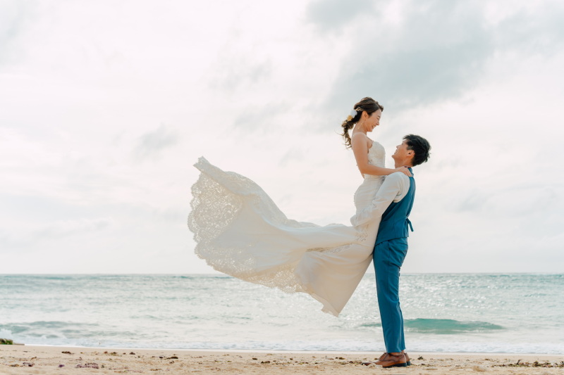 風に舞うドレスと、幸せの縦抱っこ♡