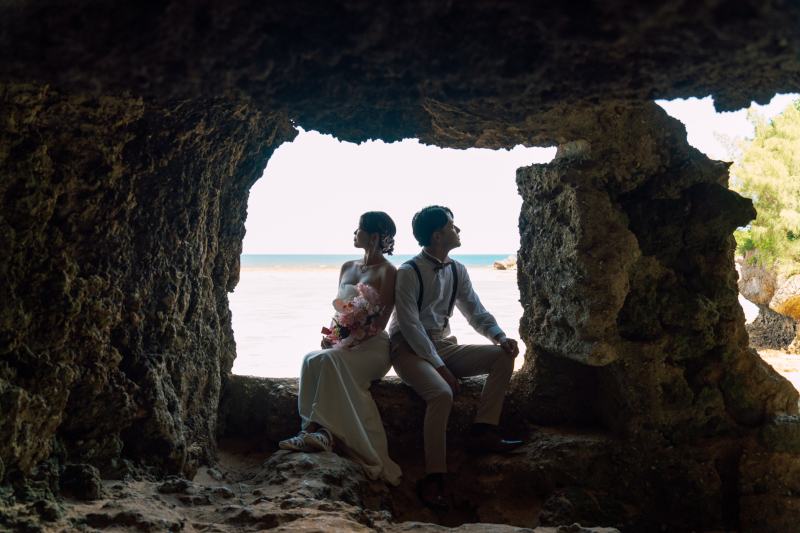 まるで映画のワンシーン★岩のフレームに縁取られて