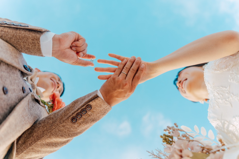 青空に誓う、永遠の愛。指輪交換の瞬間⭐︎