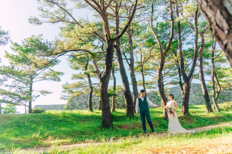 松並木の中で手を取り合って...♡