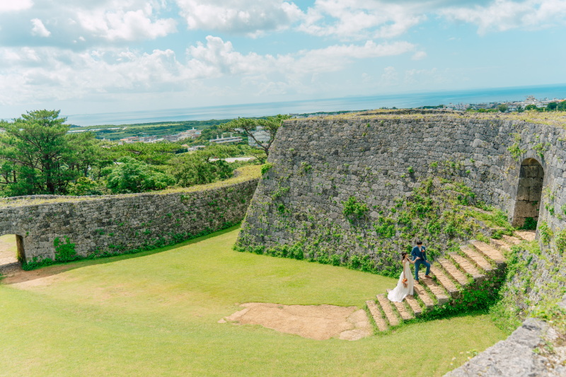 この価格は11月お申込まで!絶景の世界遺産!座喜味城+ビーチ撮影【座喜味城趾の歴史と共にあなたの特別な日を彩る】座喜味城趾プラン