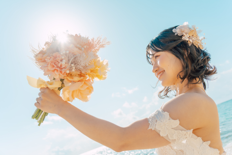 ソロウエディングプラン|ドレス・ヘアメイク付き!さらに追加ドレス or ドローン写真が選べる特別オプション付きビーチ撮影プラン♡