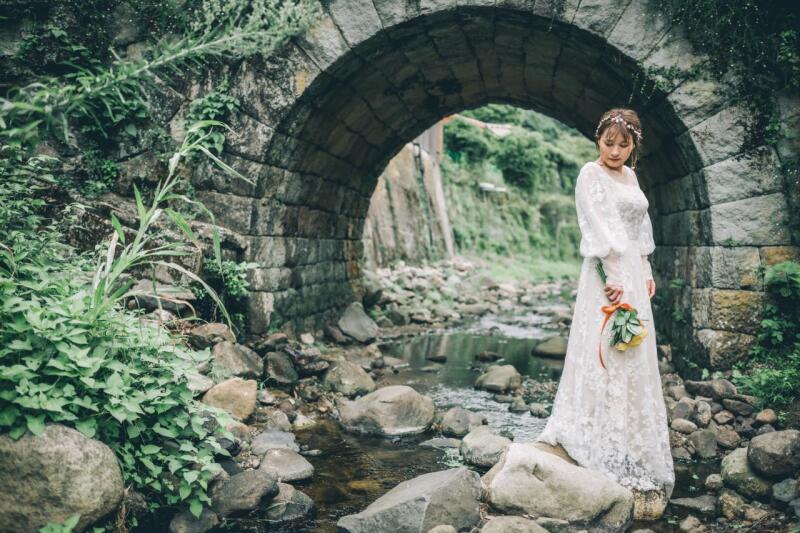 草原撮影後、見つけた川のトンネル