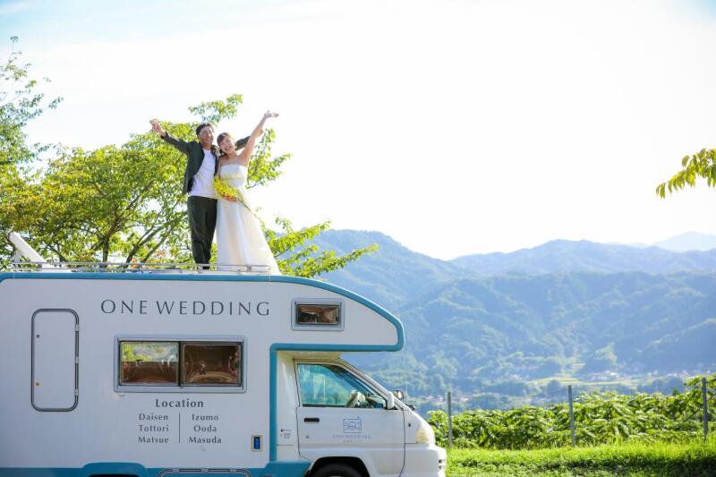 山とキャンピングカー